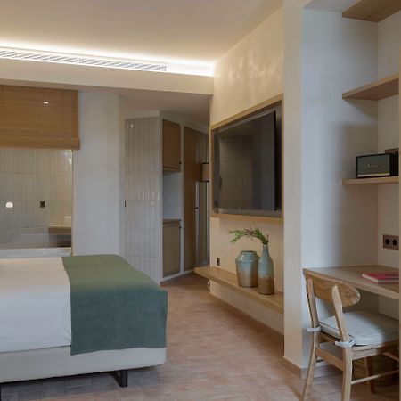 Cala San Miguel Ibiza Resort, Adults Only, Curio Collection By Hilton Port de Sant Miguel Bagian luar foto Deluxe Room